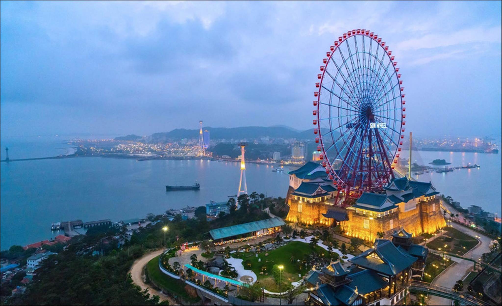 Vui chơi tại Sun World Hạ Long