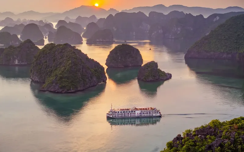Experience Ha Long in One Day – Cruise, Kayaking, and Unforgettable Moments