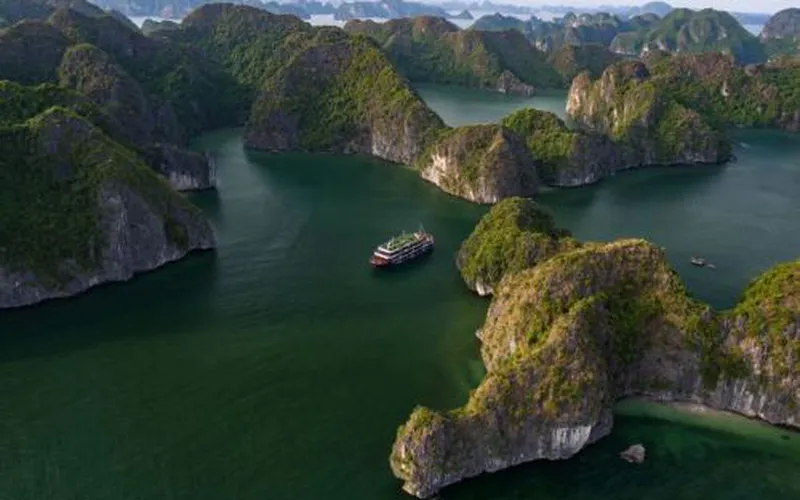 Halong Bay in a Day – The Ultimate Northern Vietnam Sea Experience