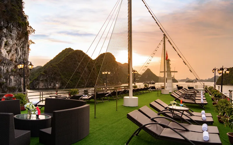 Explore Halong Bay in One Day – An Adventure Amidst a Natural Wonder