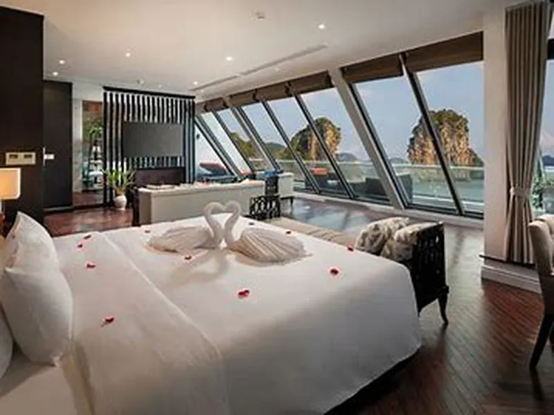 Du Thuyền Stellar of the Seas