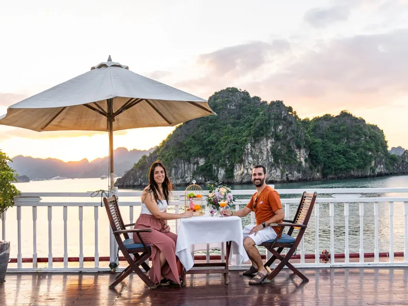 Hera Cruise - Du thuyền 5 sao cao cấp tại Vịnh Hạ Long, 2 ngày 1 đêm.