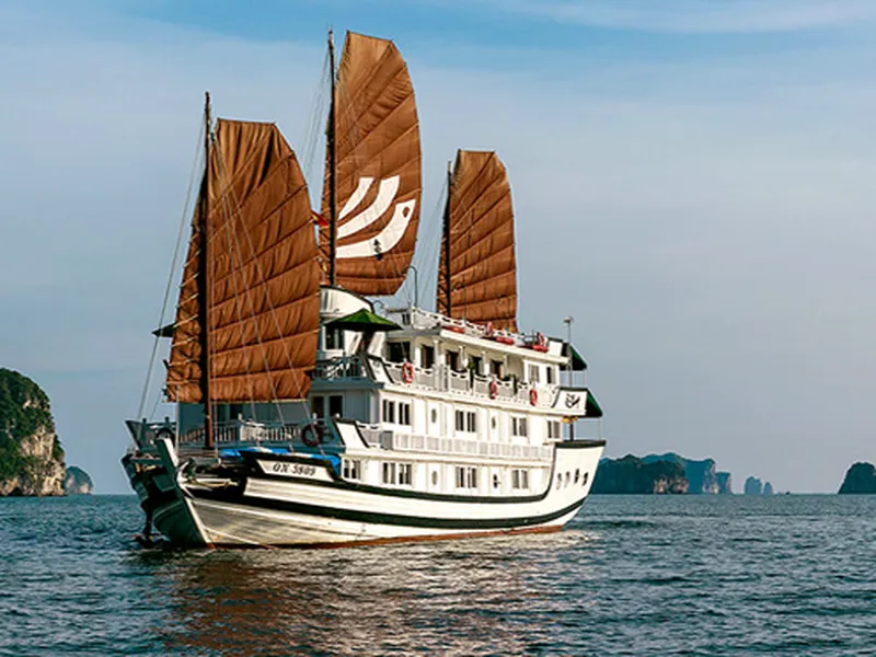 Du thuyền BHAYA CLASSIC – Khám phá Vịnh Hạ Long 3 Ngày 2 Đêm