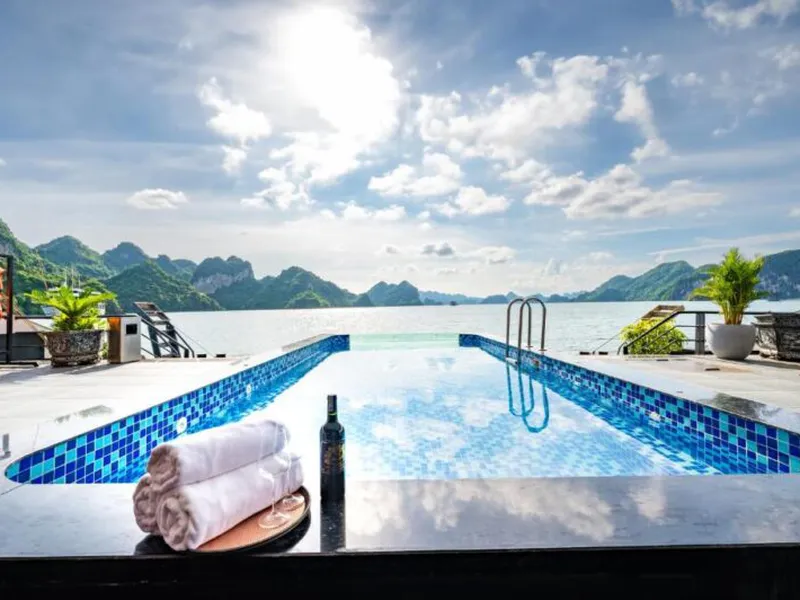 Venus Cruise -  Ha Long - Lan Ha Bay (2 Days 1 Night)