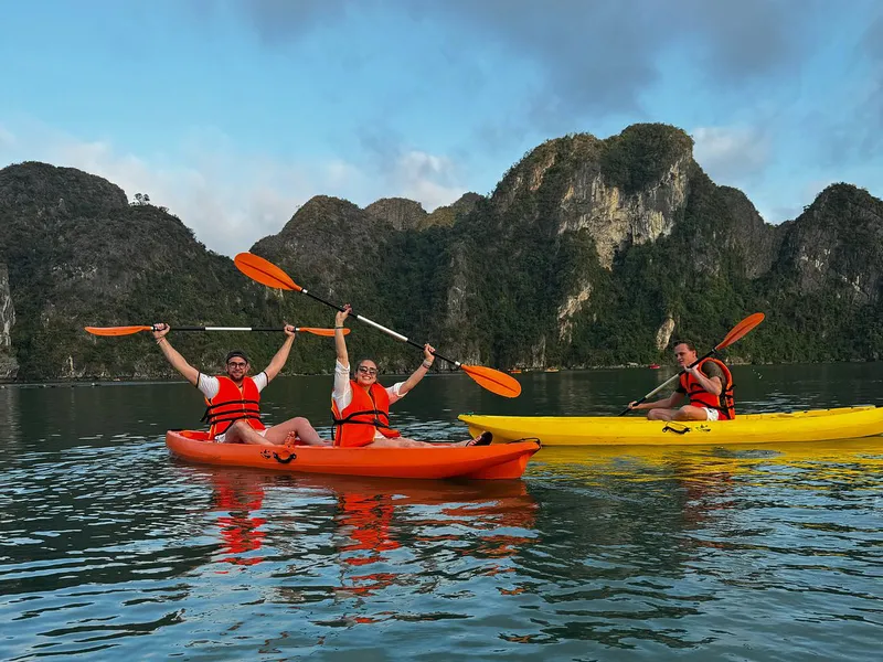 Du thuyền fantasea - Vịnh Hạ Long chuyến đi trong ngày (6 giờ trên thuyền)