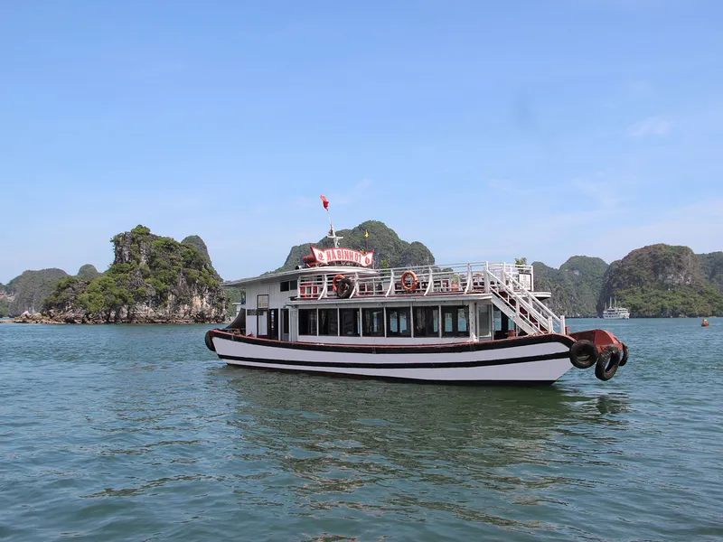 DU THUYỀN HÀ BÌNH - TRẢI NGHIỆM 6 GIỜ BUỔI SÁNG ĐẦY NĂNG LƯỢNG TRÊN VỊNH HẠ LONG