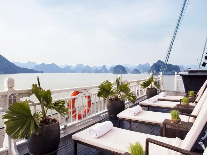 Hera Cruise - 4 Star Classic Boutique Cruise Halong 2 days 1 night