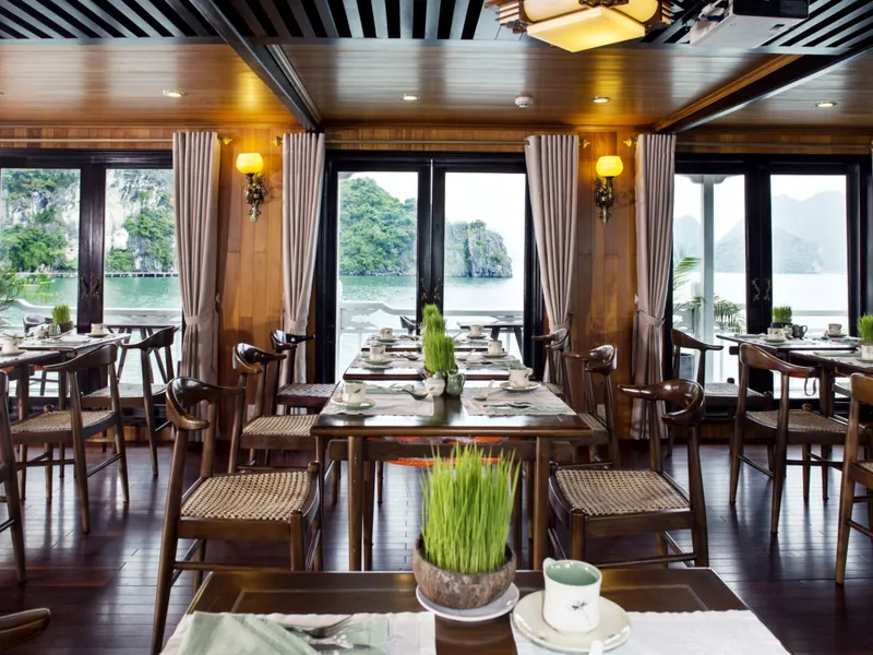 Hera Cruise - 4 Star Classic Boutique Cruise Halong 2 days 1 night