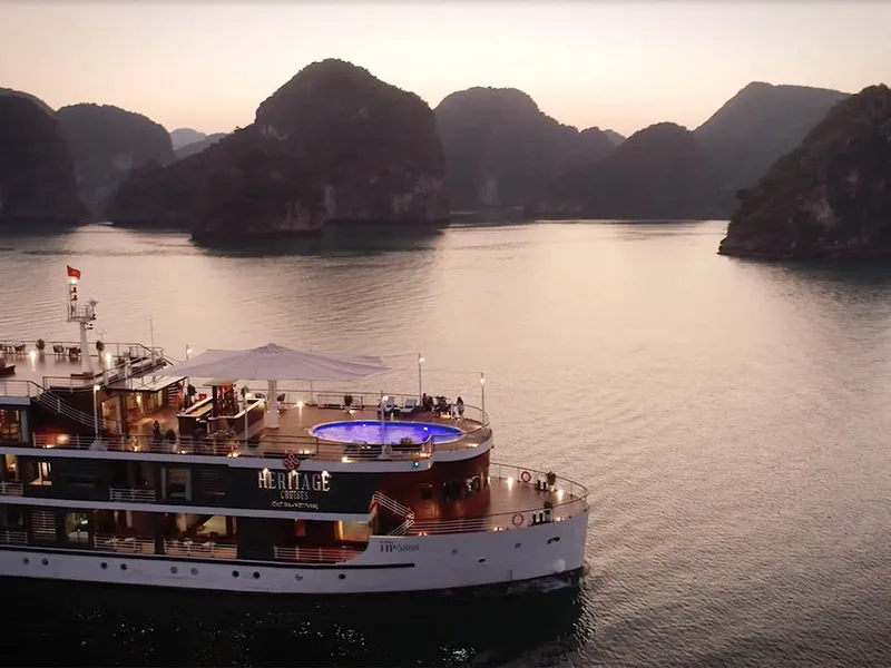 HERITAGE CRUISES EXPEDITION 4 DAYS 3 NIGHTS