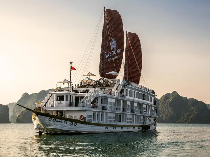 HERITAGE CRUISES EXPEDITION 4 DAYS 3 NIGHTS