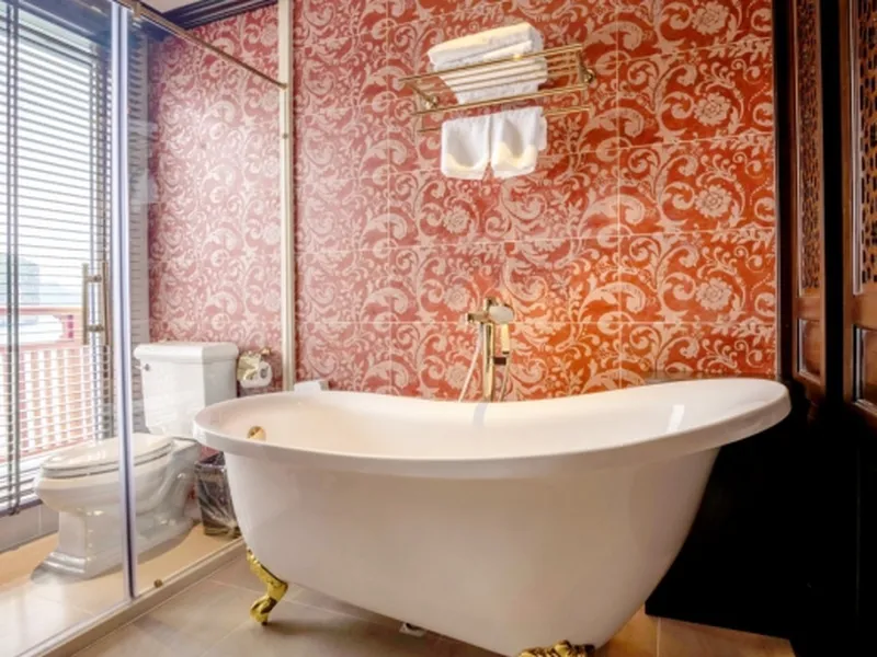 HERITAGE LINE YLANG CRUISE