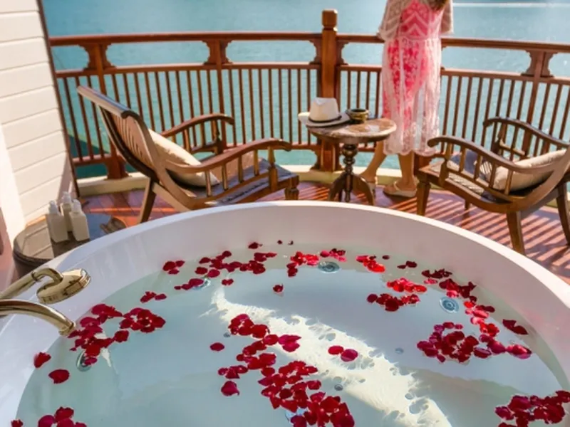 HERITAGE LINE YLANG CRUISE