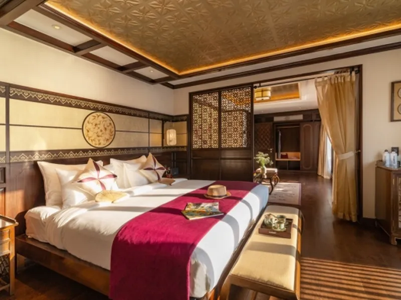 HERITAGE LINE YLANG CRUISE