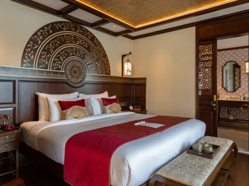 HERITAGE LINE YLANG CRUISE