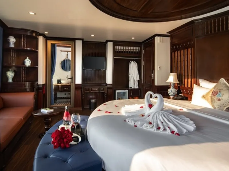 LA CASTA REGAL CRUISE