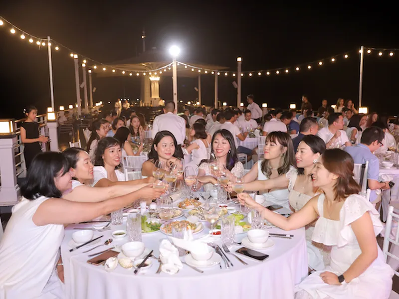 Paradise Sails - Ha Long 2 days 1 nights