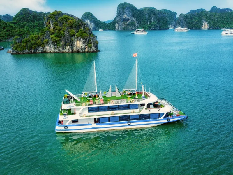 DU THUYỀN QUEEN DAY