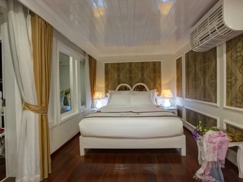 SIGNATURE ROYAL CRUISE