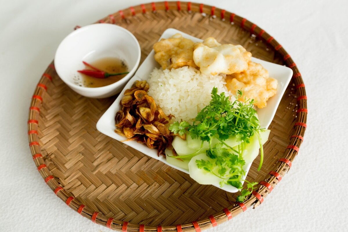 Xôi chả mực đặc sản Hạ Long