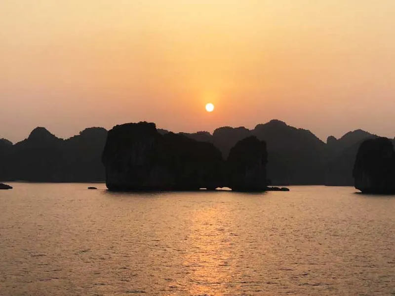 SKYWAY - NGẮM HOÀNG HÔN TRÊN VỊNH LAN HẠ