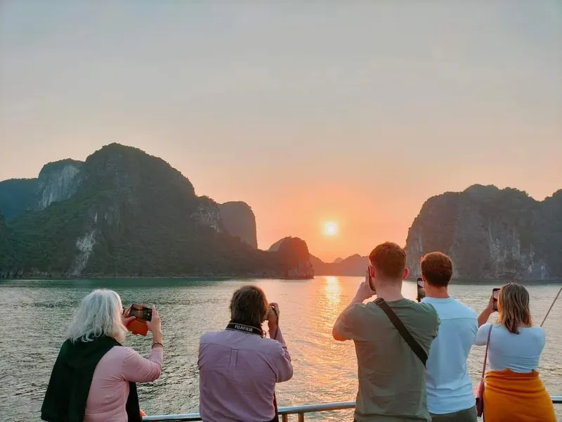 SUNRISE LAN HA BAY OF HALF DAY TOUR - CAT BA ISLAND