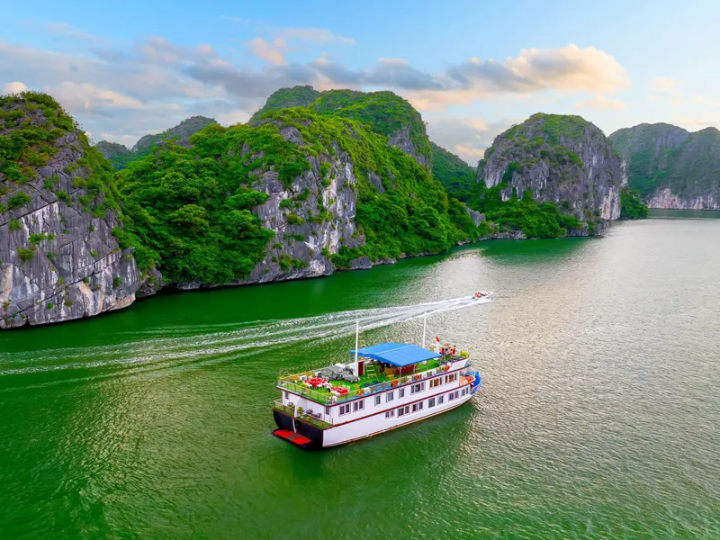 Lan Ha Bay cruise 2 days 1 night (on boat)