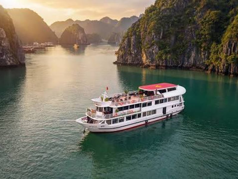 CAT BA - LAN HA BAY ON CRUISE ( 2 DAYS 1 NIGHT)
