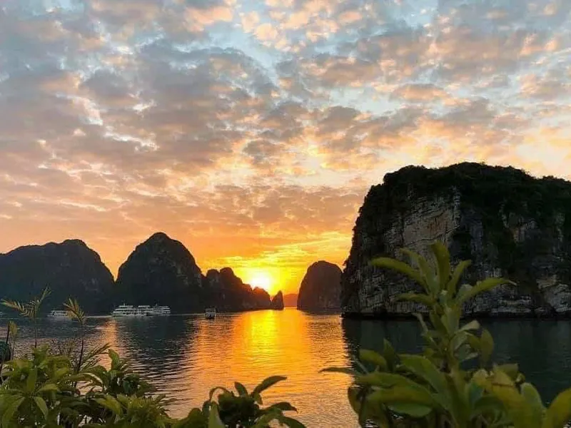 NGẮM HOÀNG HÔN VỊNH LAN HẠ - ĐẢO CÁT BÀ