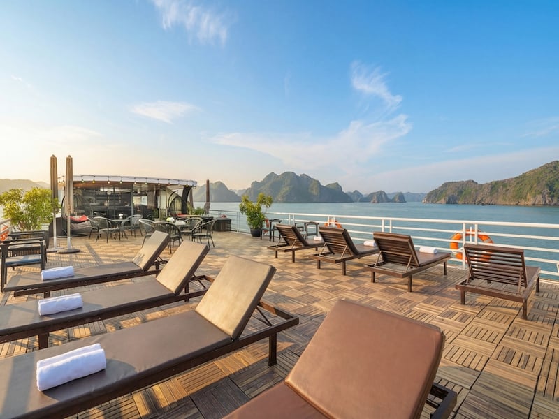 CAT BA - LAN HA BAY ON CRUISE ( 2 DAYS 1 NIGHT)