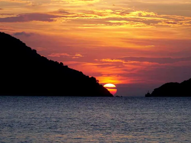 SUNSET LAN HA BAY OF HALF DAY TOUR - CAT BA ISLAND