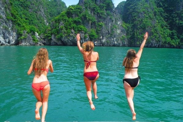ONE DAY BOAT TRIP TO LAN HA BAY AND HA LONG BAY