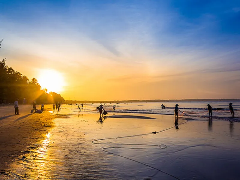 Khám phá Đồi Cát Bay Mũi Né (Đỏ) và Bàu Trắng (Trắng): Tiểu Sa Mạc Sahara Việt Nam