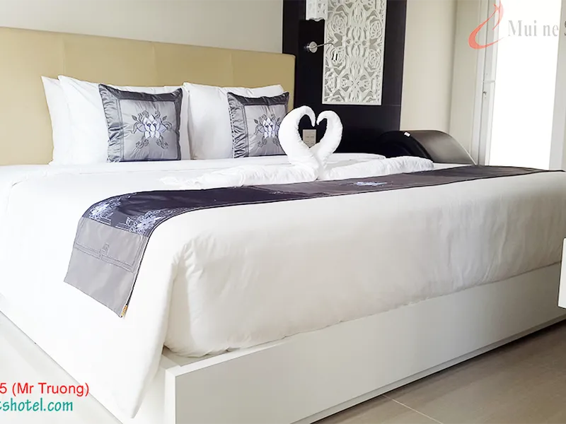DELUXE DOUBLE ROOM