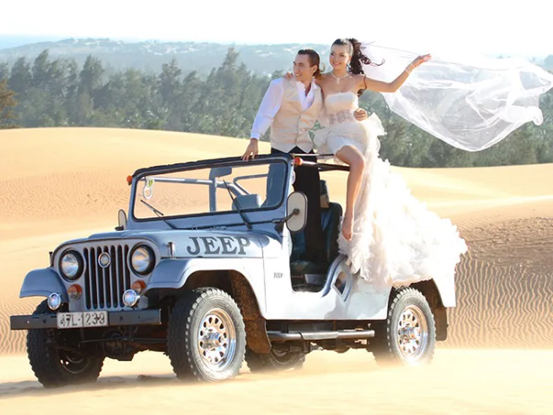 TOUR XE JEEP CHẠY ĐỊA HÌNH ĐỒI CÁT MŨI NÉ