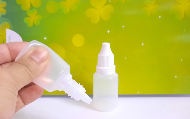 Chai Nhỏ Giọt 15ml Thân Trong và Thân Trắng Sữa được thiết kế với công nghệ cao và đầu nhỏ giọt tinh tế