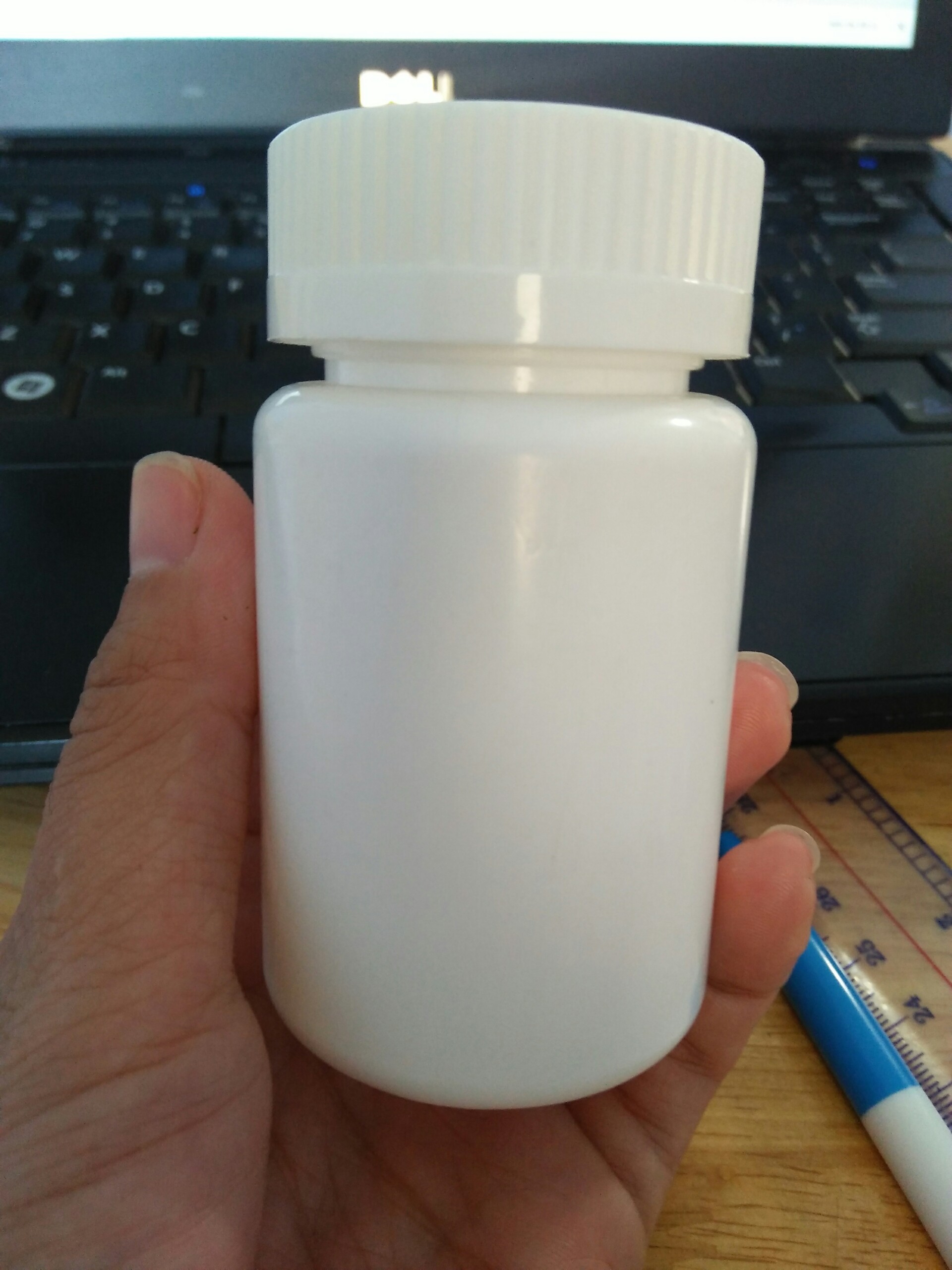 Lọ nhựa 100ml được làm từ chất liệu nhựa HDPE Nguyên sinh, hạy nhựa trắng sáng và láng mịn