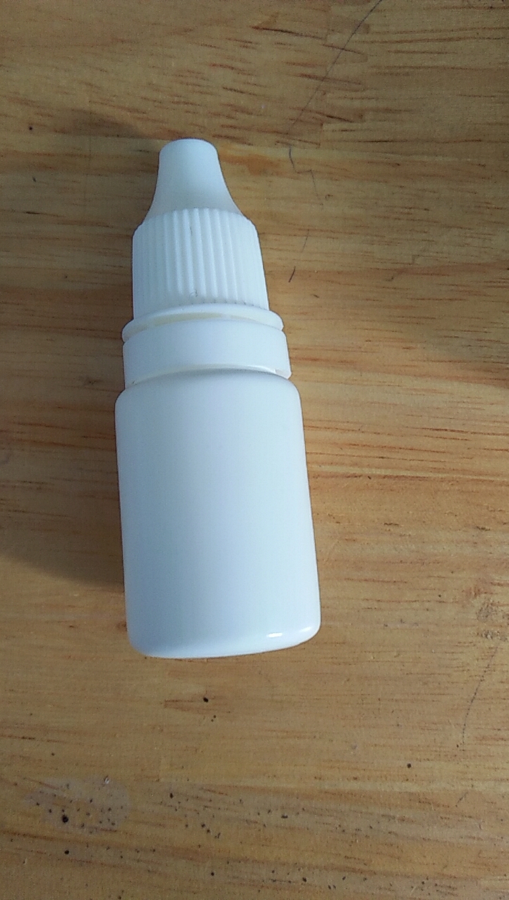 Chai nhựa 10ml thân Trắng sữa láng mịn dáng tem nhãn đẹp