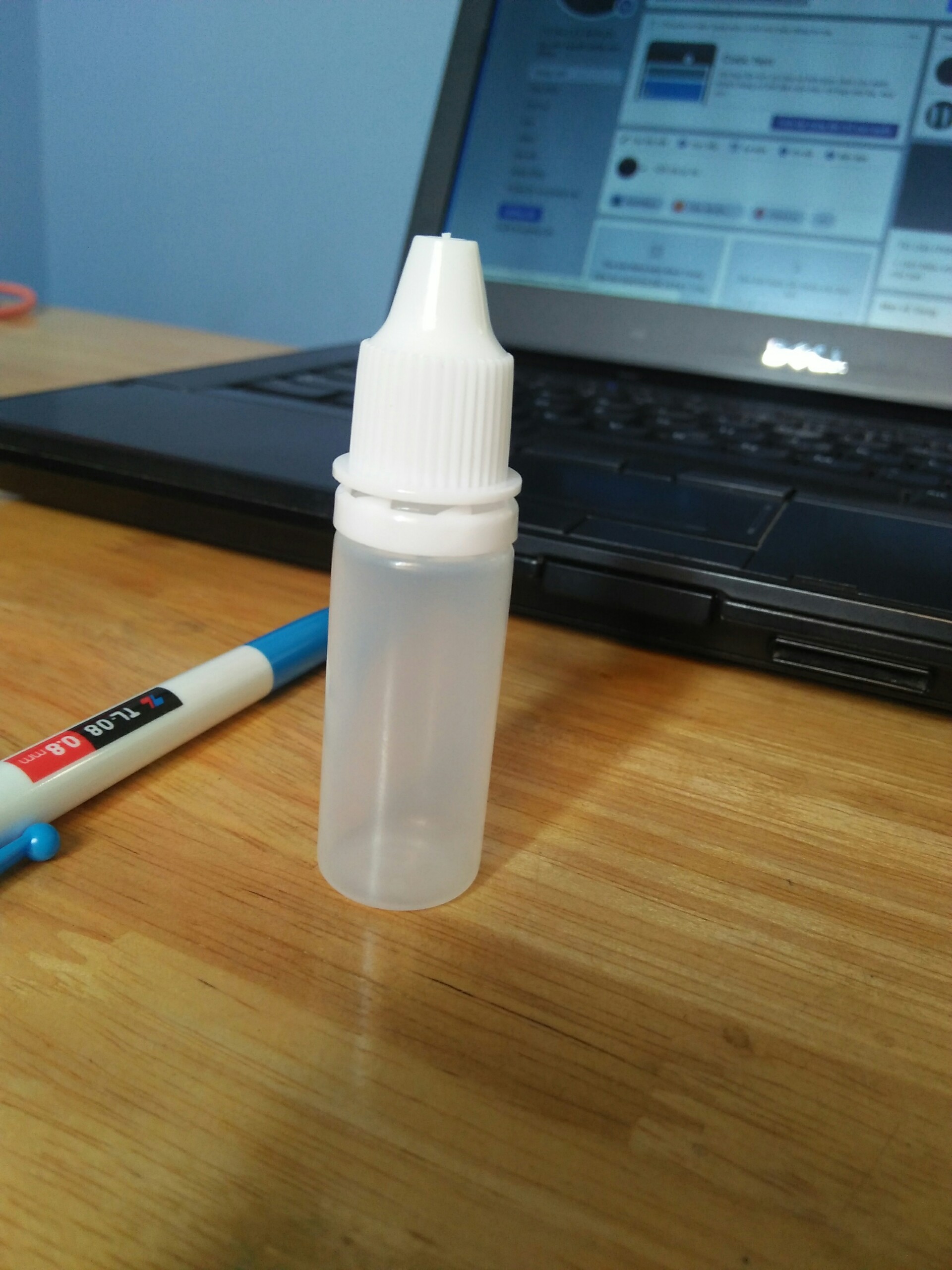 Mẫu chai nhựa nhỏ mắt 10ml Tròn dài thon gọn