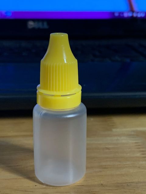 Chai nhựa nhỏ mắt 14ml ngoài nắp trắng, chúng tôi có nắp 4 màu: vàng, nâu, xanh, cam phù hợp nhu cầu sử dụng của các bạn