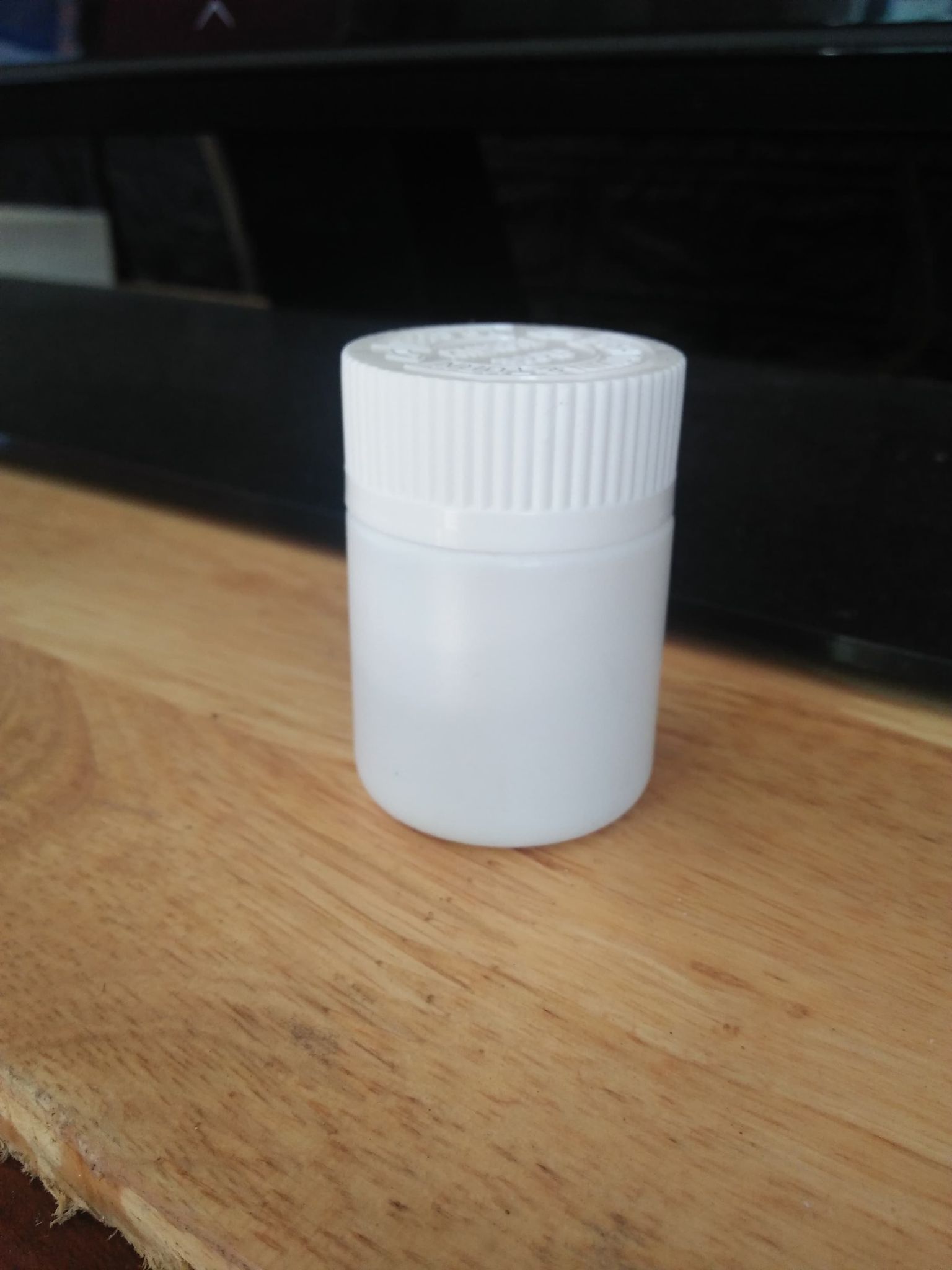 Chai lọ nhựa đựng thuốc 45ml nắp nhấn ấn xoay thiết kế mẫu đẹp