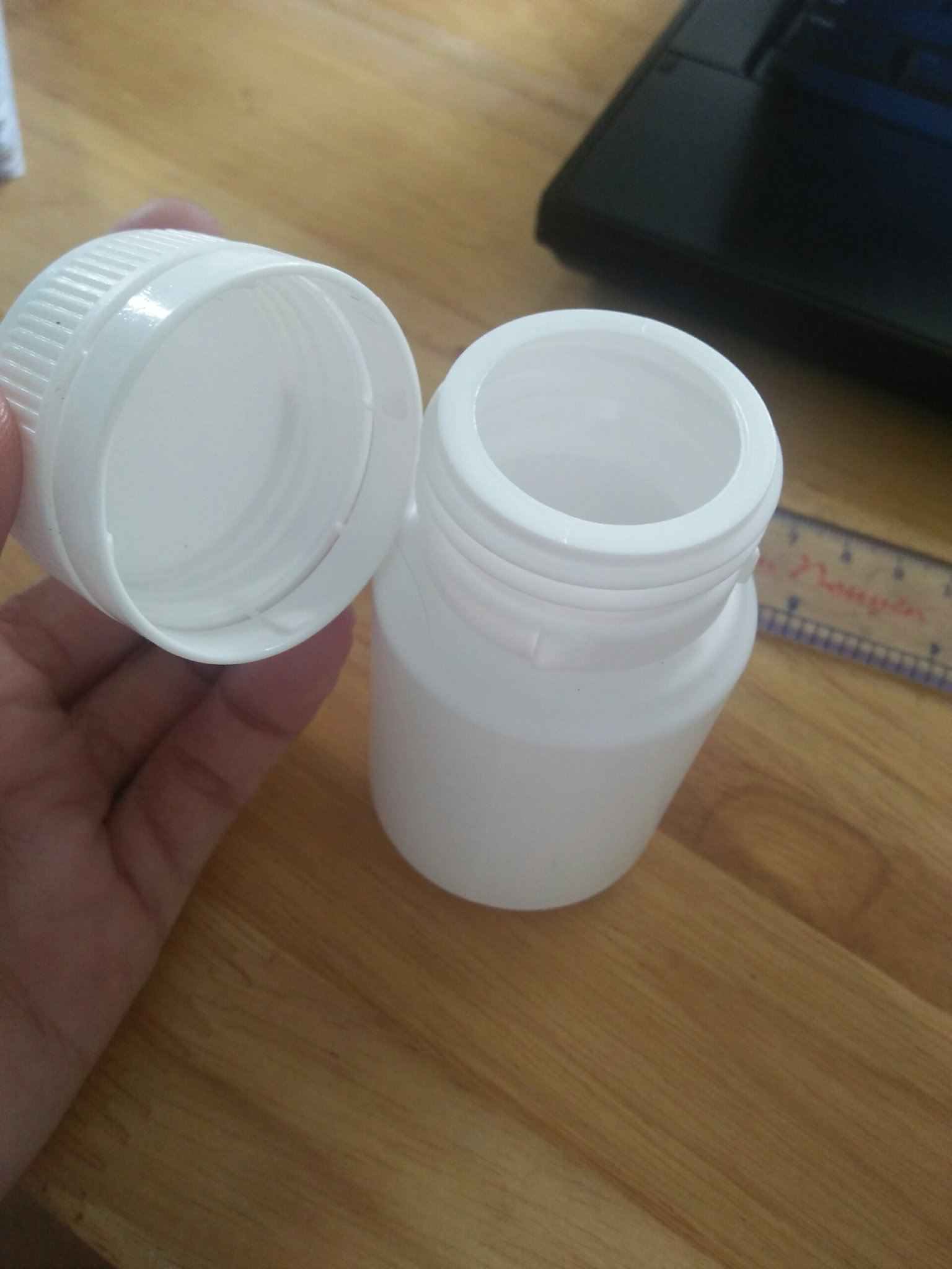 Chai nhựa dược phẩm