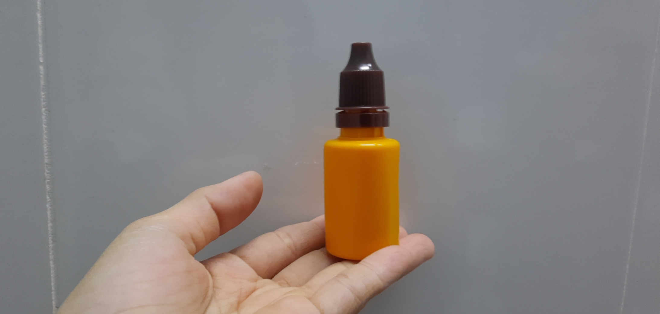 Chai nhựa nhỏ mắt 20ml povidone Thân Vàng Nắp nâu Công ty chúng tôi hiện cung cấp đạt chuẩn GMP