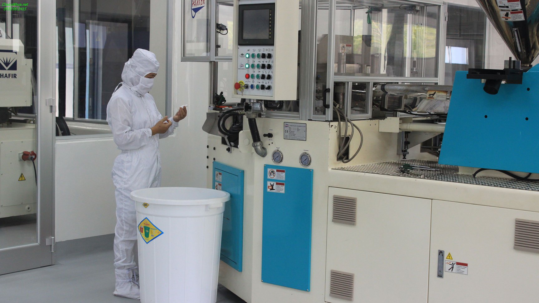 Nhà máy đạt chuẩn GMP sản xuất chai nhựa nho mắt 20ml chất lượng và an toàn