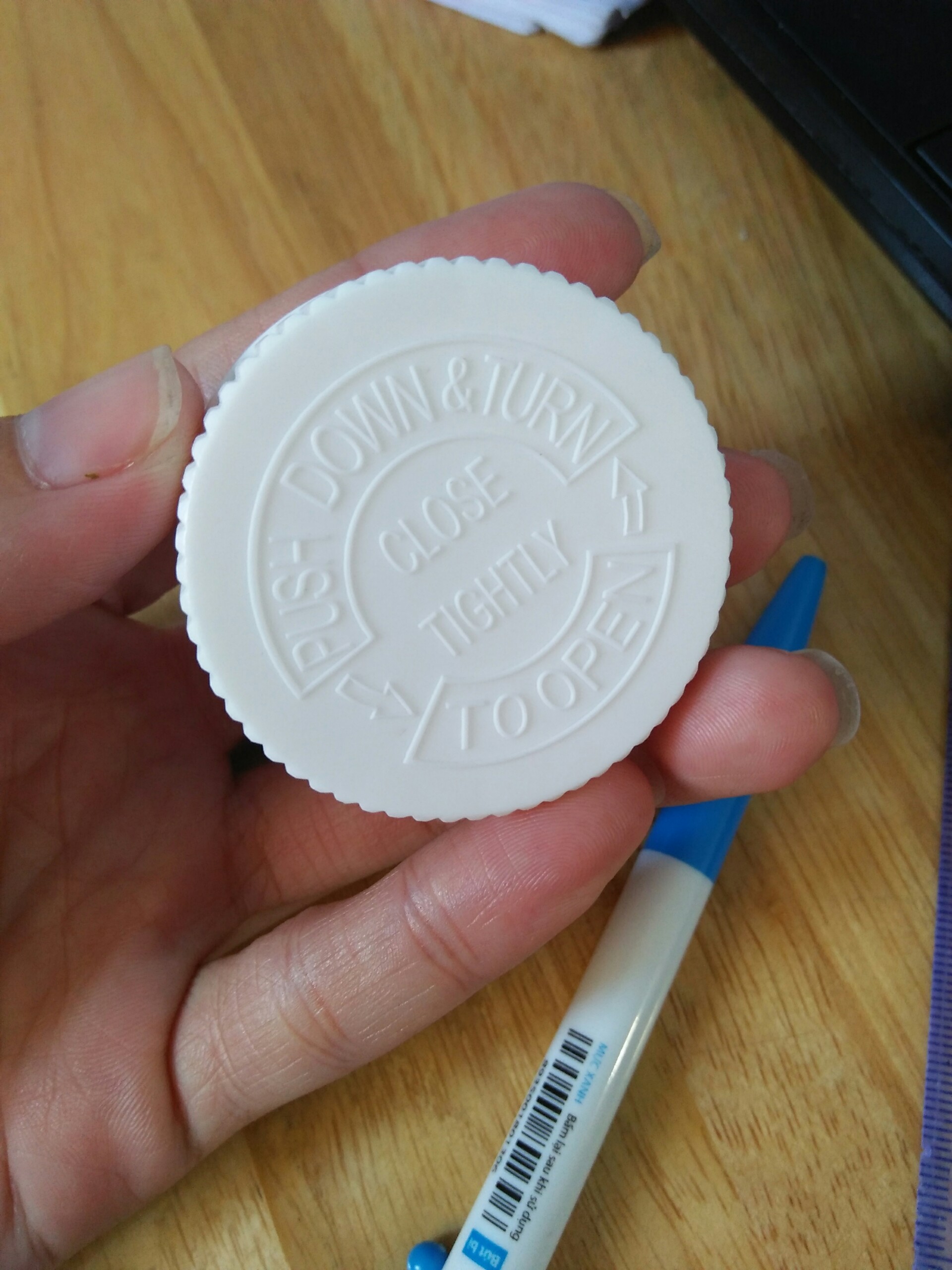 Chai 150ml chất liệu nhựa dày dặn - lắng min, thiết kế đường nét sắc sảo và tinh tế