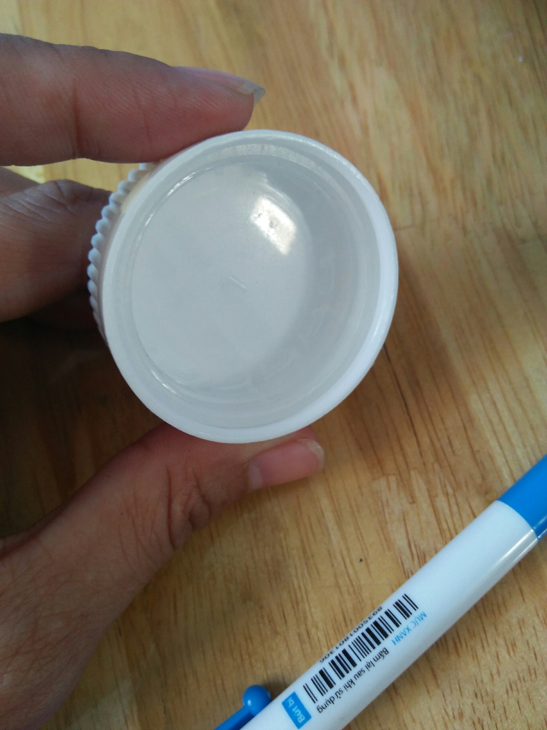 Chai nhựa 100ml sản xuất từ hạt nhựa nguyên sinh HDPE dày dặn và màu sáng mịn