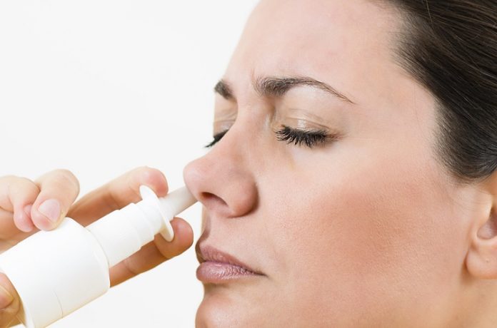 Dùng chai lọ nhựa dược phẩm 15ml đựng thuốc dễ dàng điều trị viêm xoang mọi lúc mọi nơi ( đặc biệt mang theo khi ra ngoài)