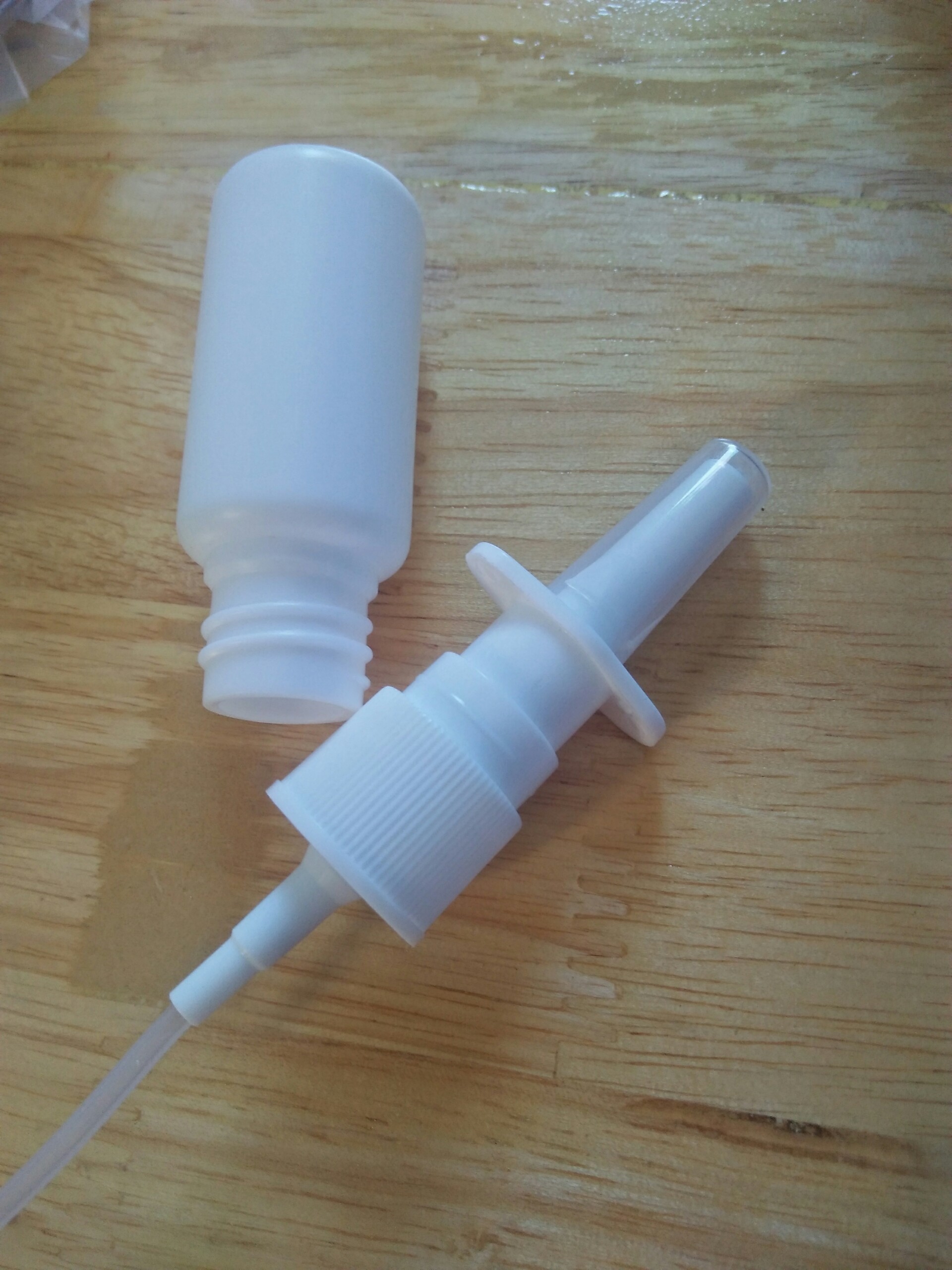 Lọ nhựa được thiết kế vòi xịt chuyên nghiệp giúp quá trình dùng thuốc của người bệnh tiện lợi