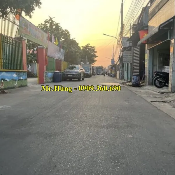 Mua bán đất Dĩ an Bình dương ? Chính chủ cần bán gấp lô Lô đất 8x37.6=301 m2, Thổ cư : 80 m2 mặt tiền đường Nguyễn Bính Đông Hoà Dĩ An.