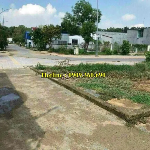 Giá đất dĩ an bình dương? Chính chủ cần bán lô đất  4,3x17=96 m2 , thổ cư 100%:  96m2 -giá 2 tỷ350 triệu, Lô đất TĐC hố lang - Thành phố Dĩ an, Bình Dương.