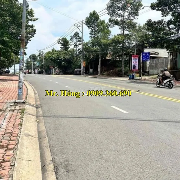 MUA ĐÂT NỀN DĨ AN? Chính chủ cần bán lô đất giá rẻ - diện tích : 100 m2 , Thổ cư :  70m2 tại  mặt tiền Bùi Thị Xuân, Tân Bình, Thành phố Dĩ An, Bình dương.